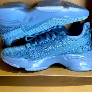 Steve Madden Maxima sneaker. New in box